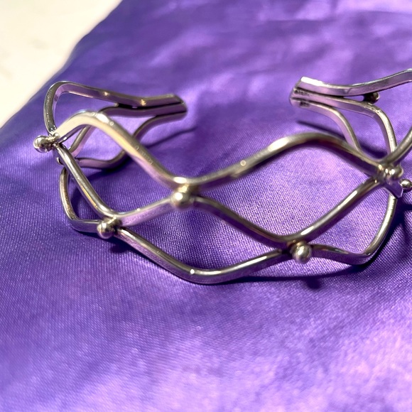 Artisan made .925 Sterling Silver Cuff Bracelet. - Picture 2 of 3